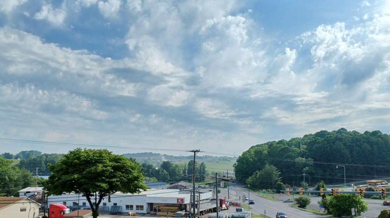 Knob Hill Motor Lodge Hillsville Exterior photo