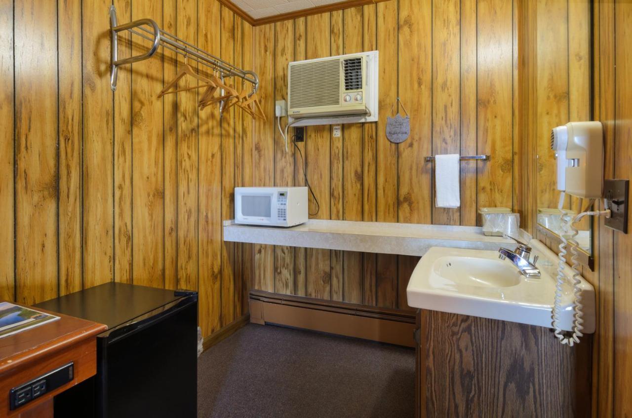 Knob Hill Motor Lodge Hillsville Exterior photo