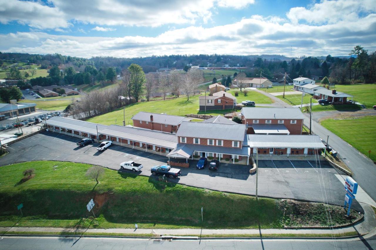 Knob Hill Motor Lodge Hillsville Exterior photo