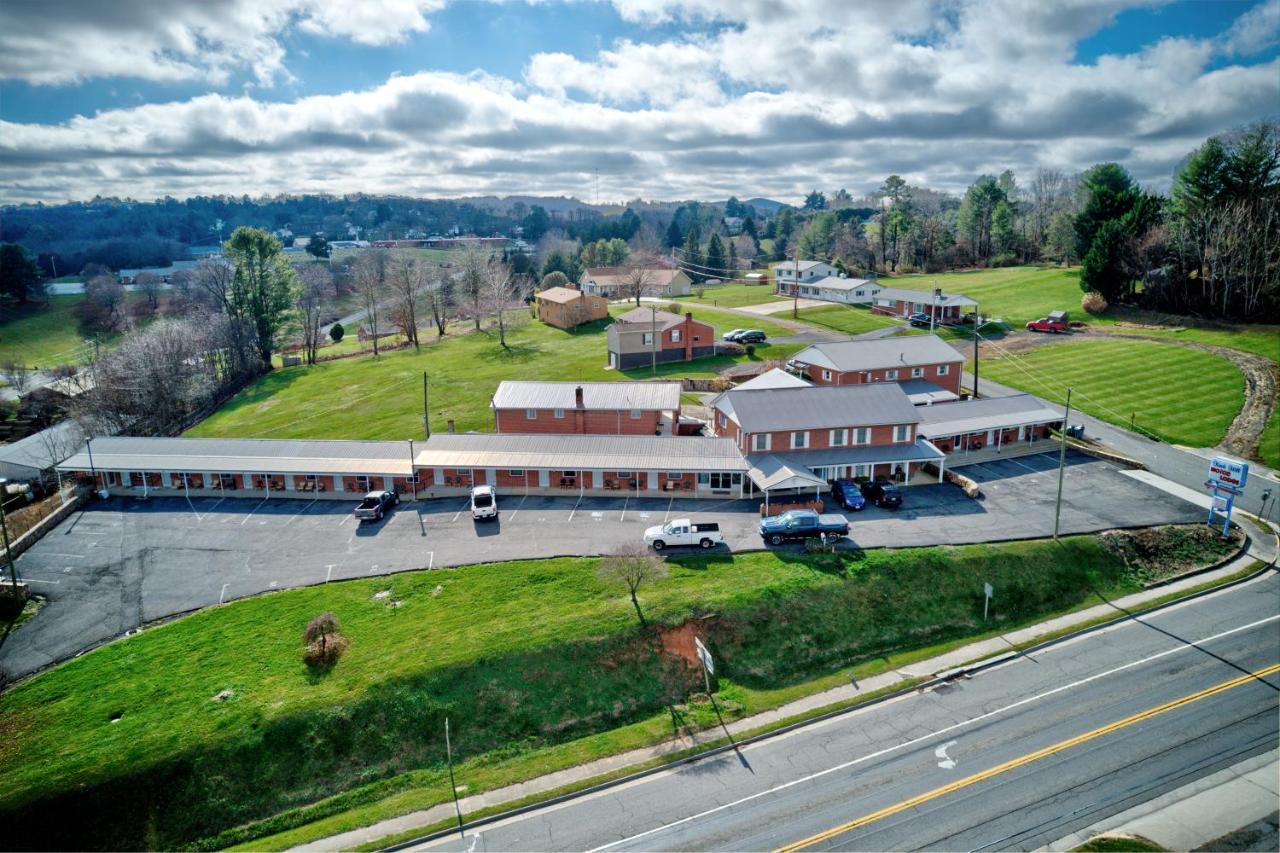 Knob Hill Motor Lodge Hillsville Exterior photo