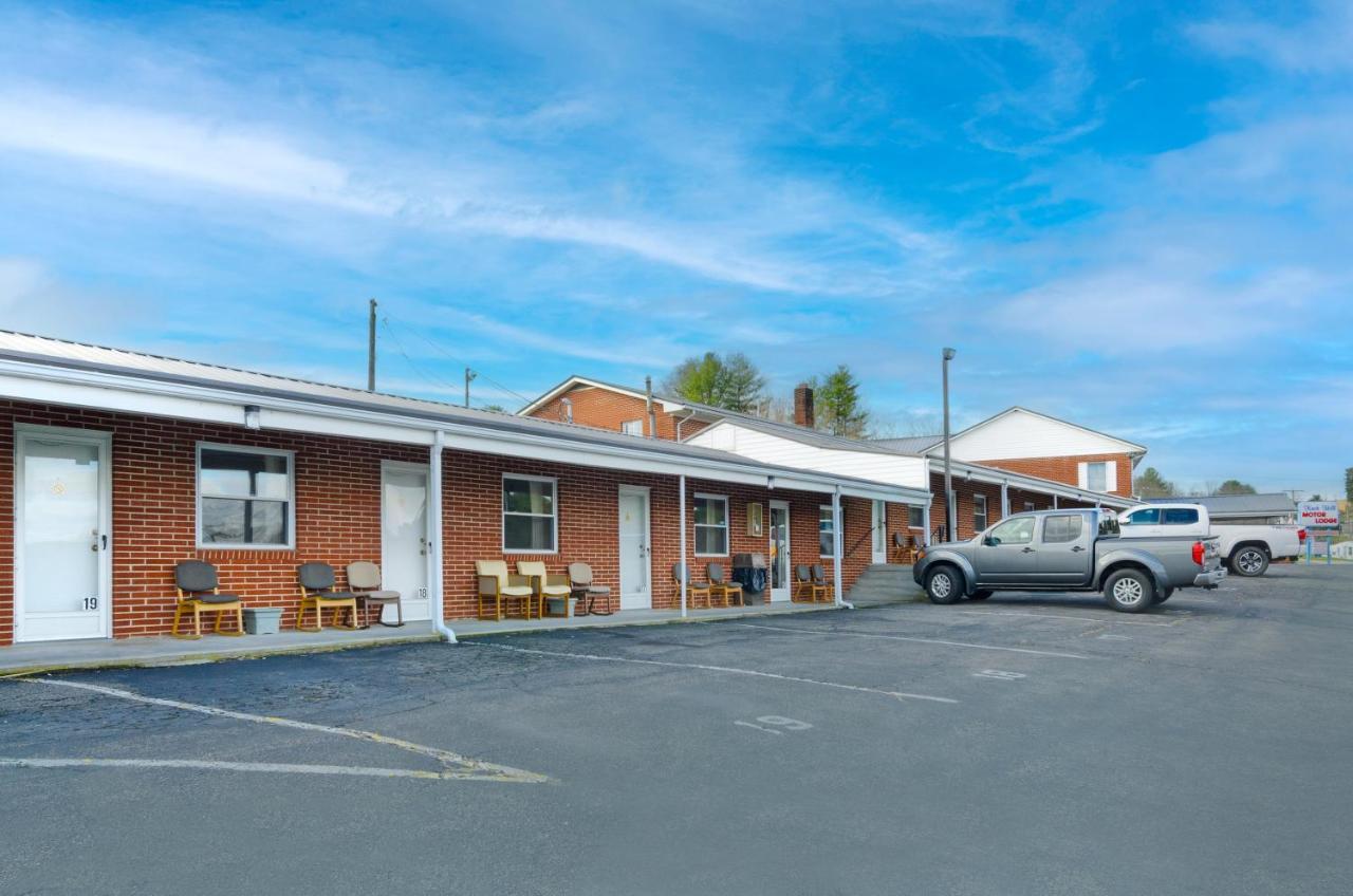 Knob Hill Motor Lodge Hillsville Exterior photo