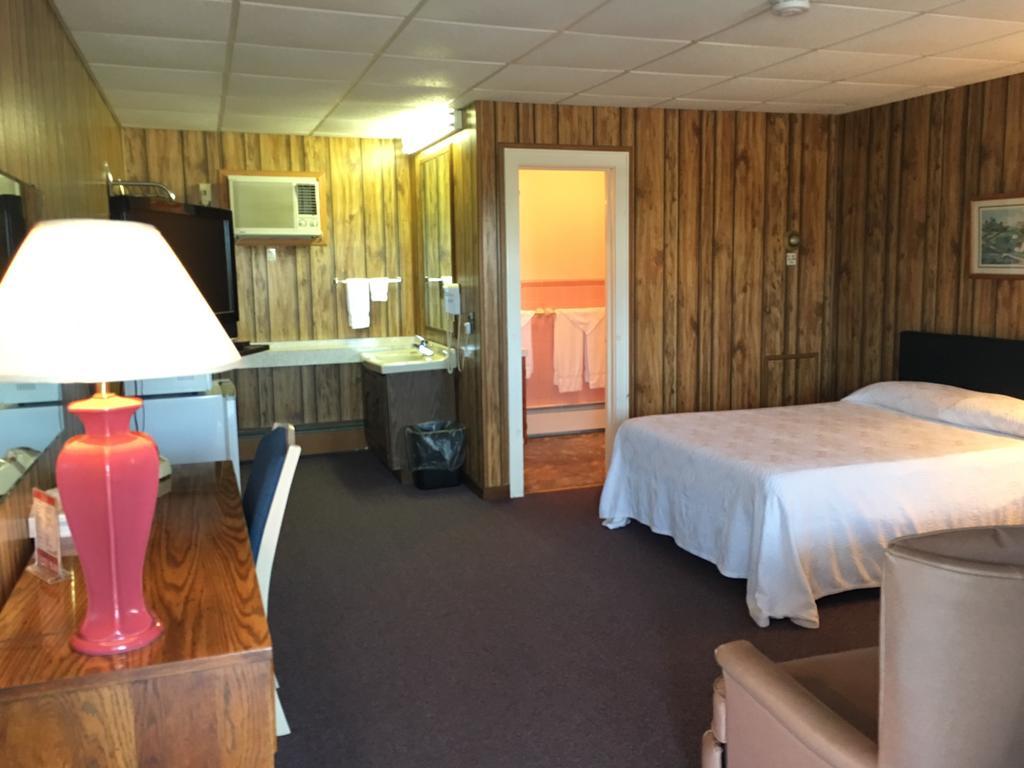 Knob Hill Motor Lodge Hillsville Exterior photo