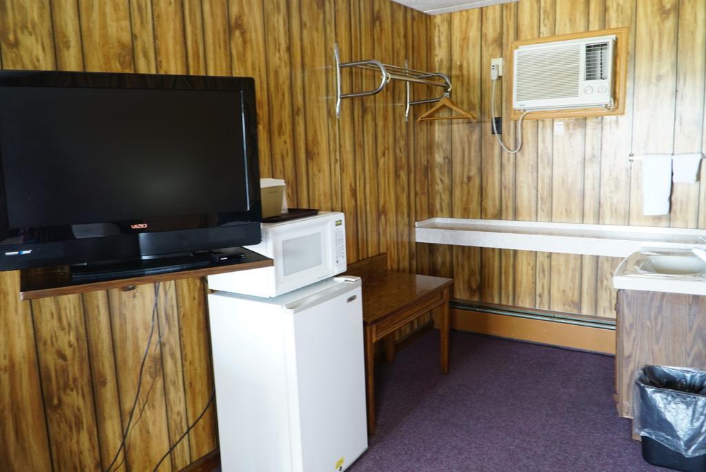 Knob Hill Motor Lodge Hillsville Exterior photo