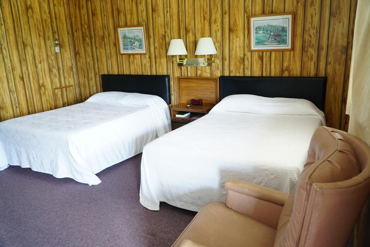 Knob Hill Motor Lodge Hillsville Room photo